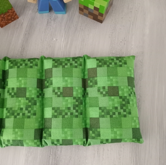 Microwavable Heating Pad Green Pixels Heat Pack - Picture 6 of 7